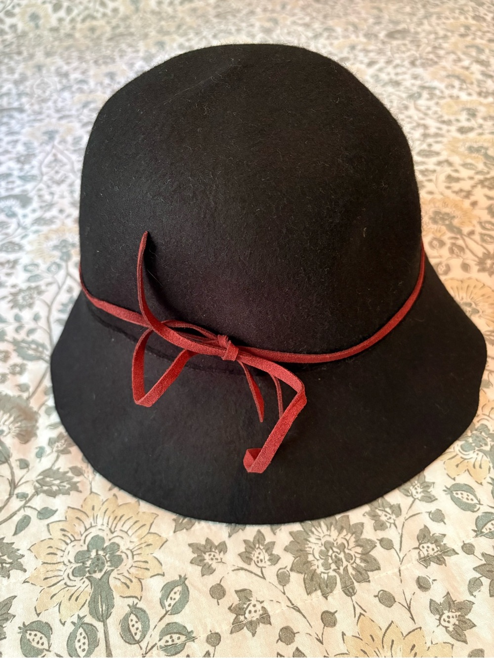 Talbots Black Wool Cloche Hat with Rust Ribbon
